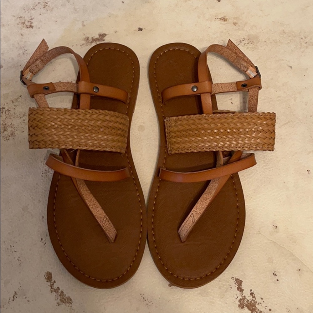 Universal thread sandals